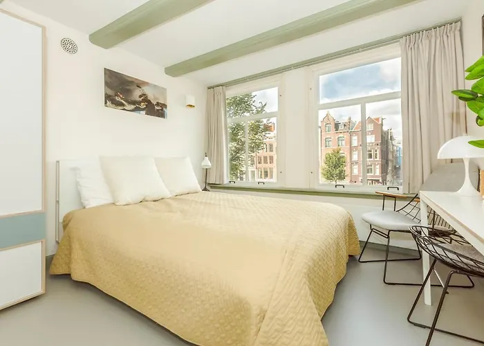 The Red Ox - Super Central Canal View Rooms